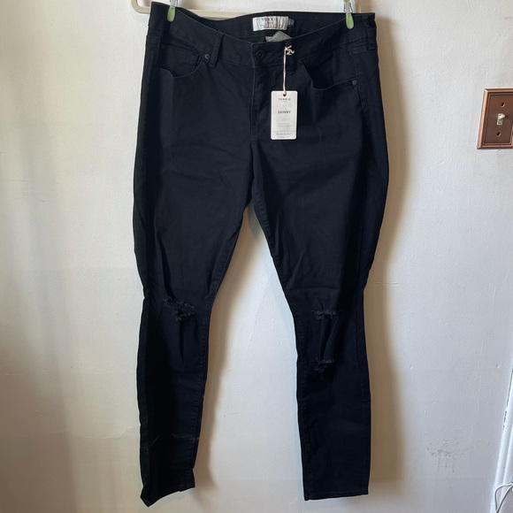 Torrid Skinny Jean, Black, size 14 extra tall - Picture 1 of 1